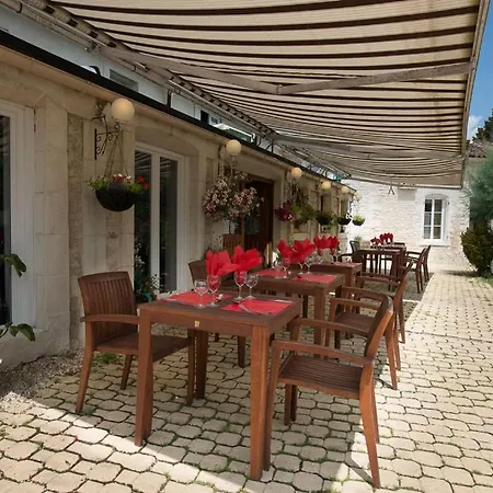 Hotel Karina Jarnac